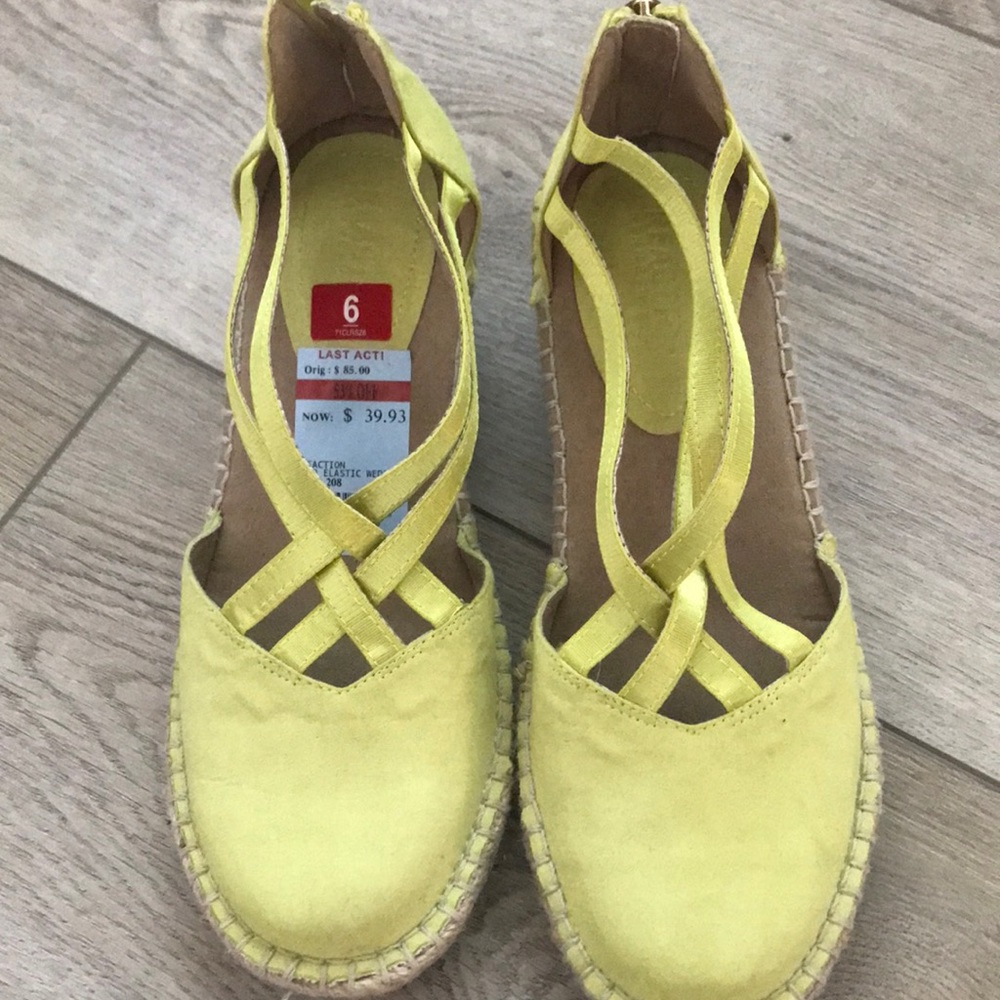Kenneth Cole Reaction espadrille.